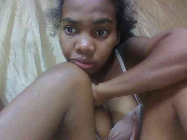 tsaralaza Live Webcam on BongaCams