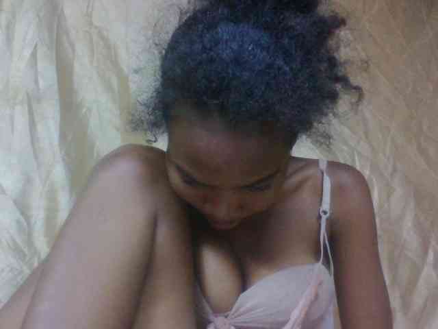 tsaralaza Live Webcam on BongaCams