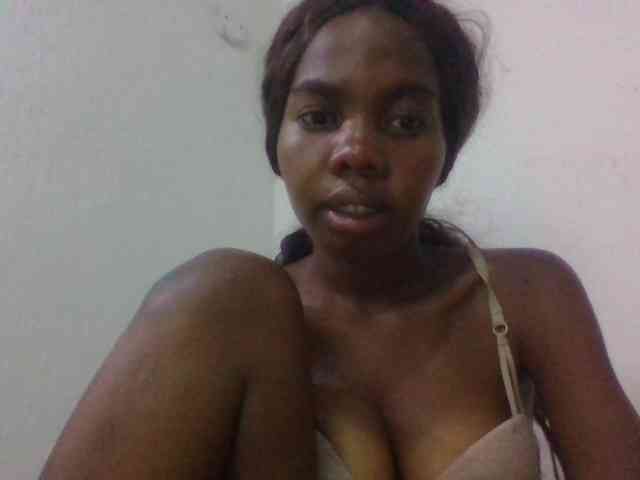 tsaralaza Live Webcam on BongaCams