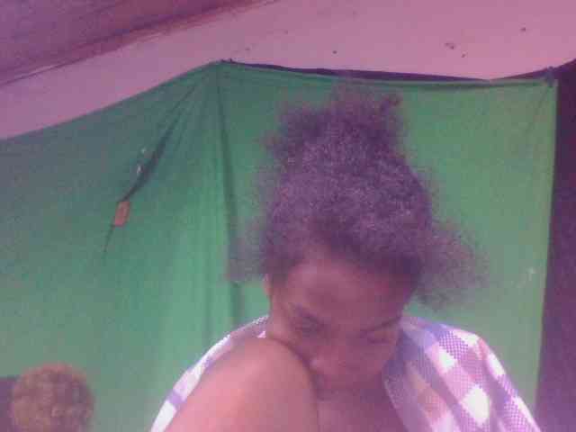 tsaralaza Live Webcam on BongaCams