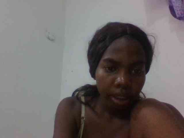 tsaralaza Live Webcam on BongaCams