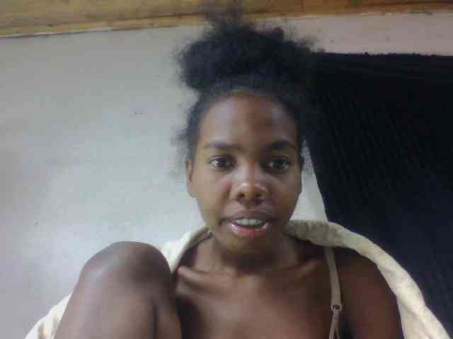 tsaralaza Live Webcam on BongaCams