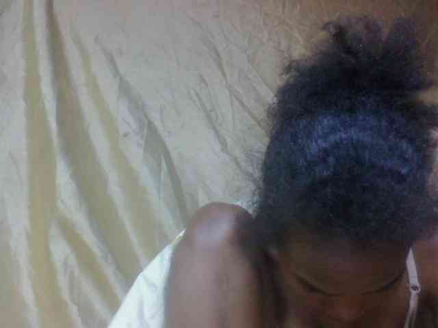 tsaralaza Live Webcam on BongaCams