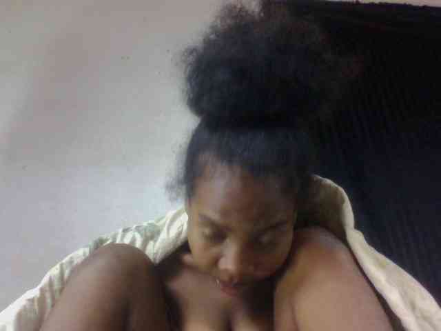 tsaralaza Live Webcam on BongaCams