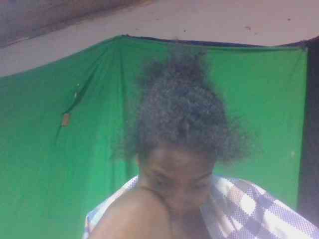 tsaralaza Live Webcam on BongaCams