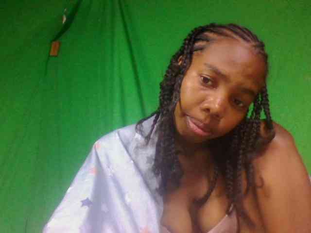 tsaralaza Live Webcam on BongaCams