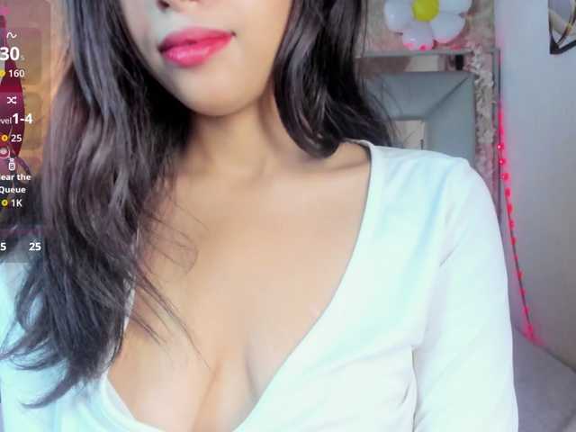 Estrellaa11's BongaCams show and profile