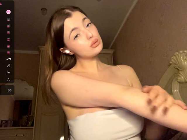 PeachBabe's BongaCams show and profile