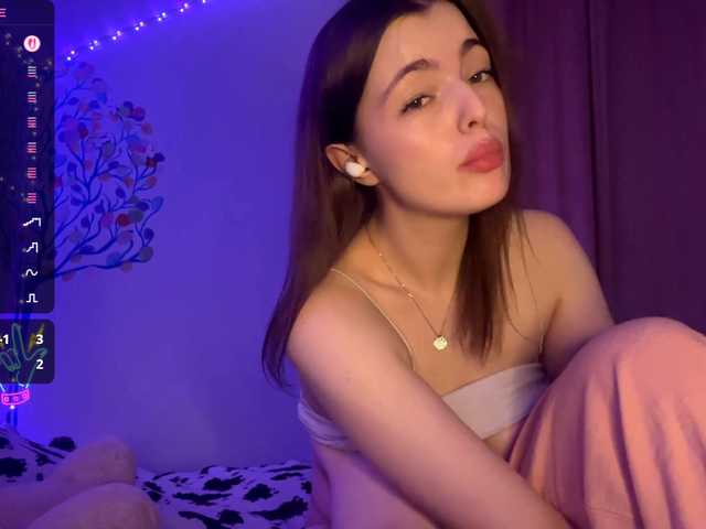 PeachBabe's BongaCams show and profile