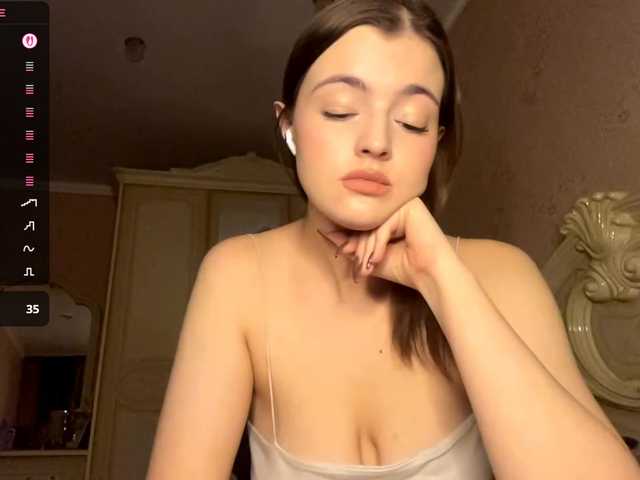 PeachBabe's BongaCams show and profile