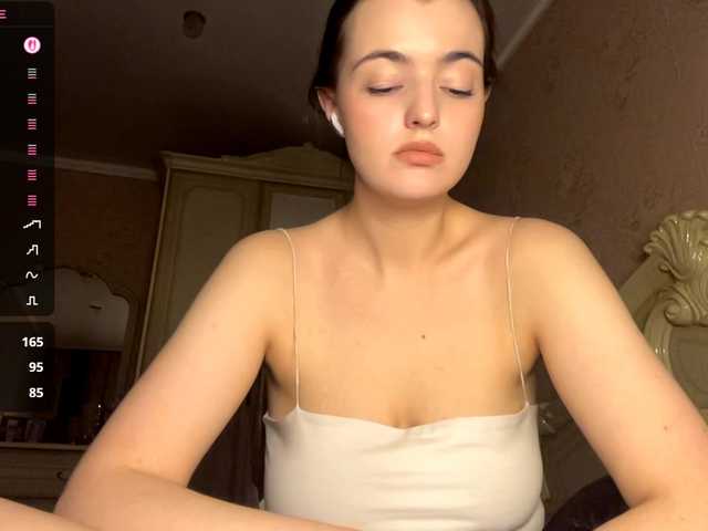 PeachBabe's BongaCams show and profile