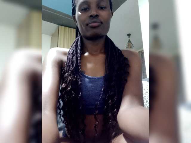 le modèle Sexybarbie2 est en webcam porno dans un show sur le site bongacams, il possède les tags suivants: Ebony,Brunette,Hairy