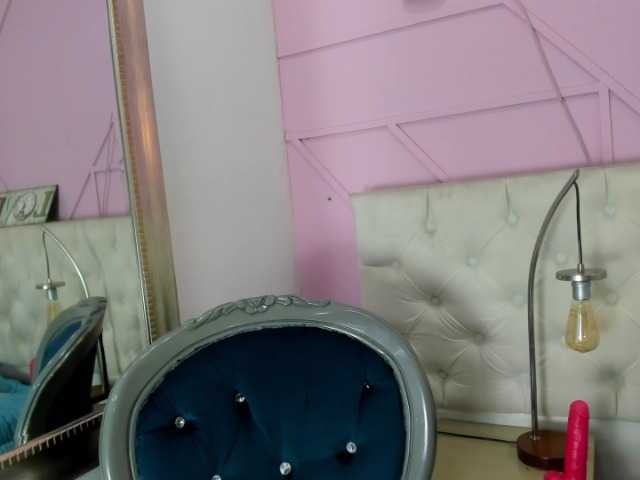 Melannyy--'s BongaCams show and profile