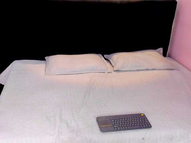 Melannyy--'s BongaCams show and profile