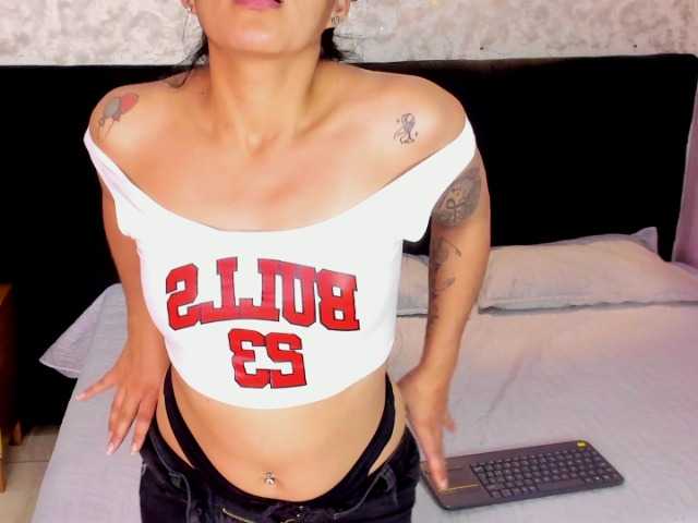 Melannyy--'s BongaCams show and profile