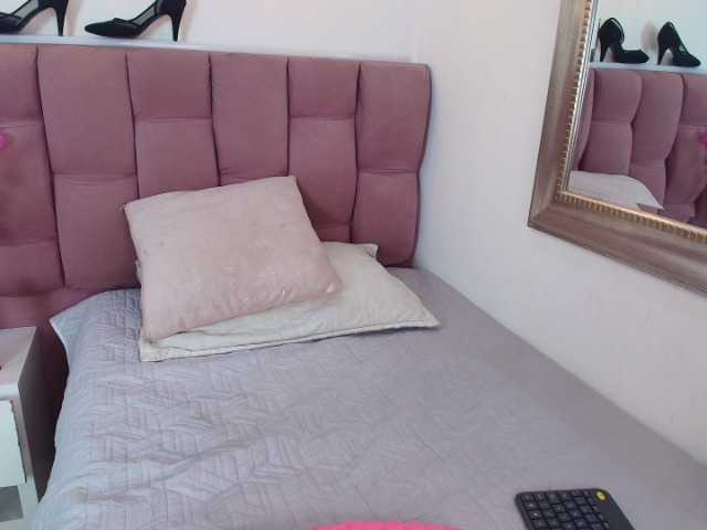 Melannyy--'s BongaCams show and profile