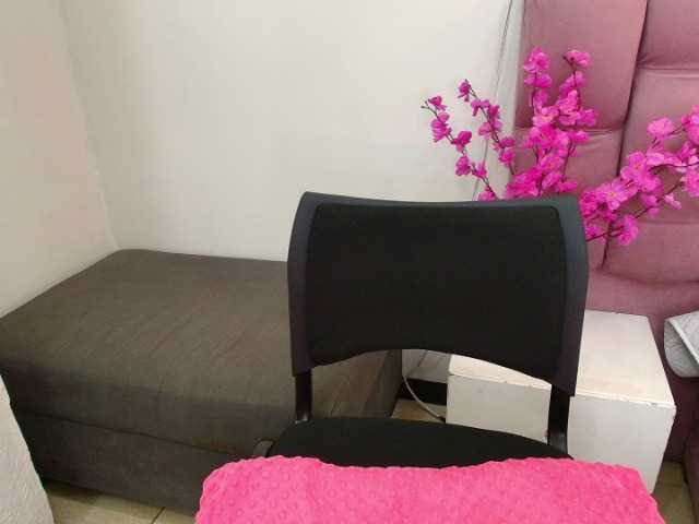 Melannyy--'s BongaCams show and profile