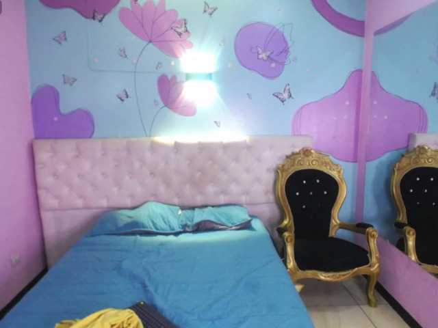 Melannyy--'s BongaCams show and profile