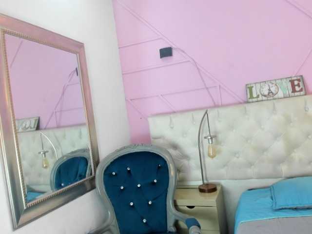 Melannyy--'s BongaCams show and profile