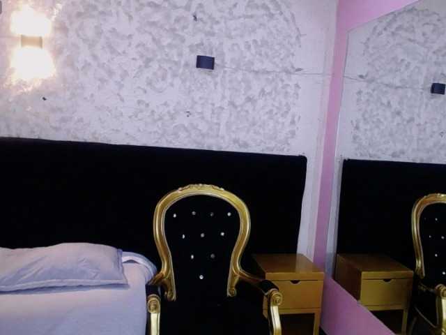 Melannyy--'s BongaCams show and profile