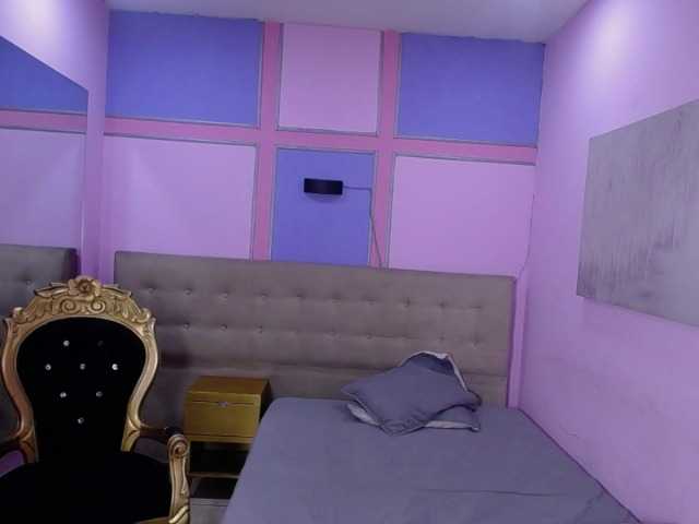 Melannyy--'s BongaCams show and profile