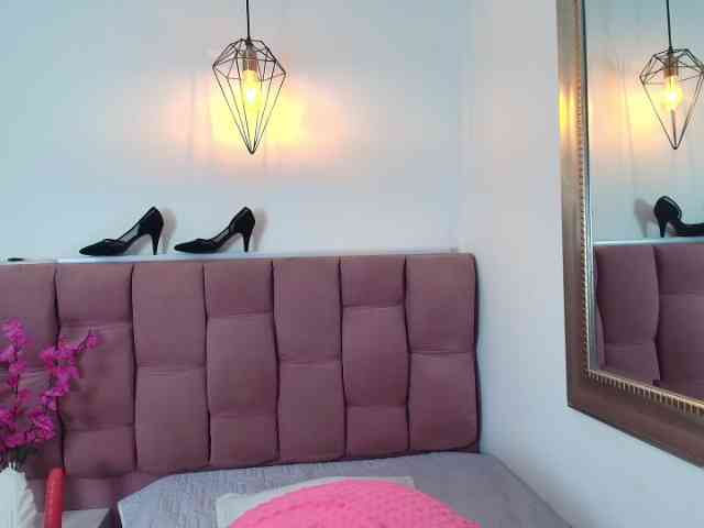 Melannyy-- Live Webcam on BongaCams