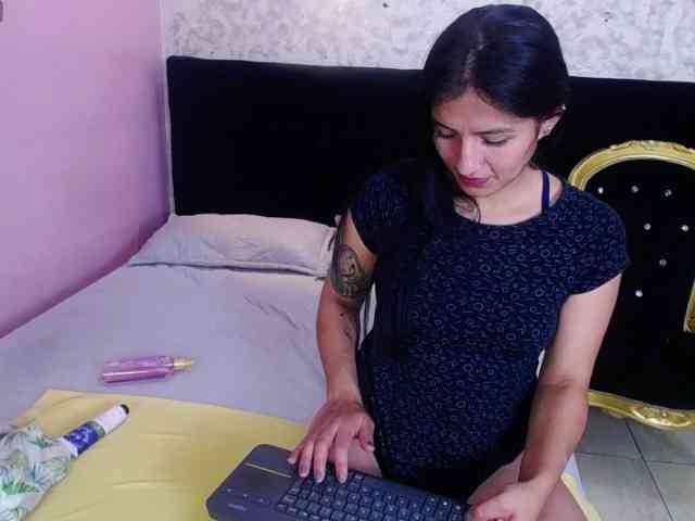 Melannyy-- Melannyy--