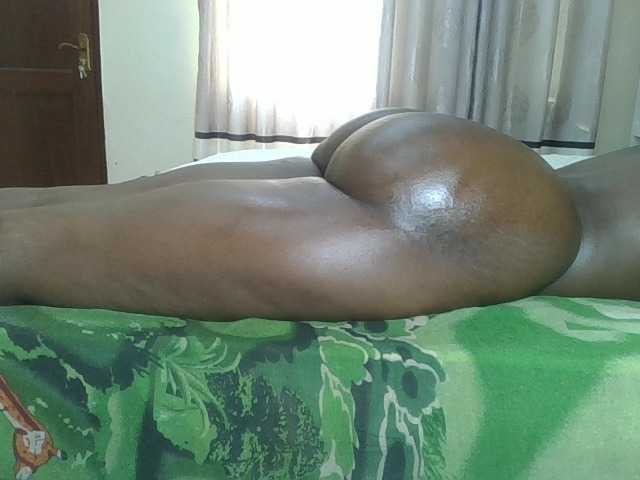 Finebubblyassie's BongaCams show and profile