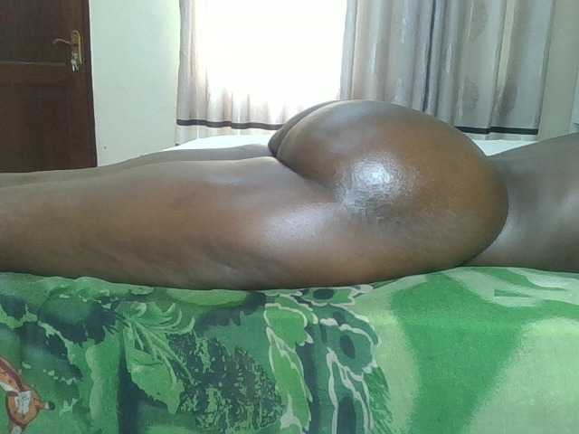 Finebubblyassie's BongaCams show and profile