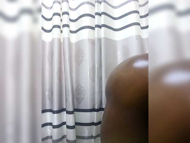 Finebubblyassie's BongaCams show and profile