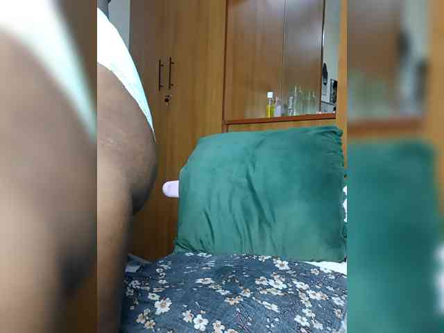 Finebubblyassie webcam