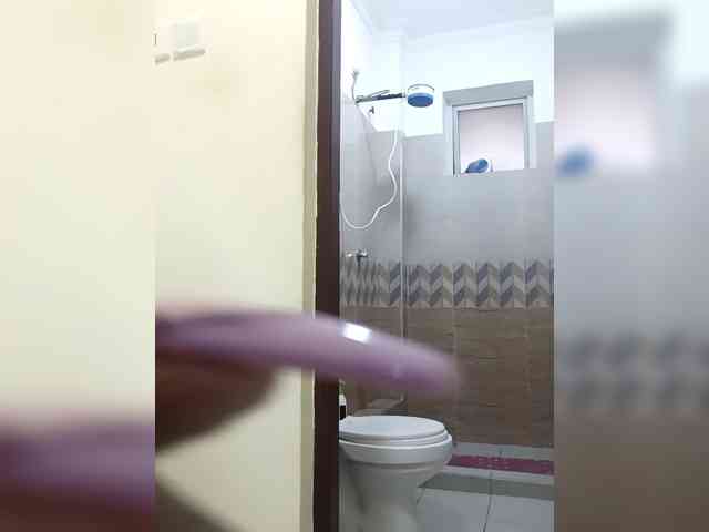 Finebubblyassie webcam