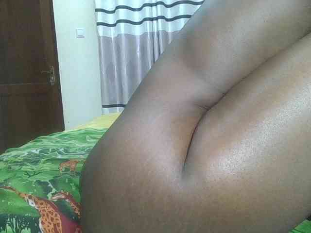 Finebubblyassie webcam