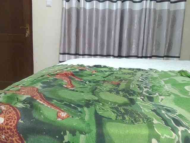 Finebubblyassie webcam