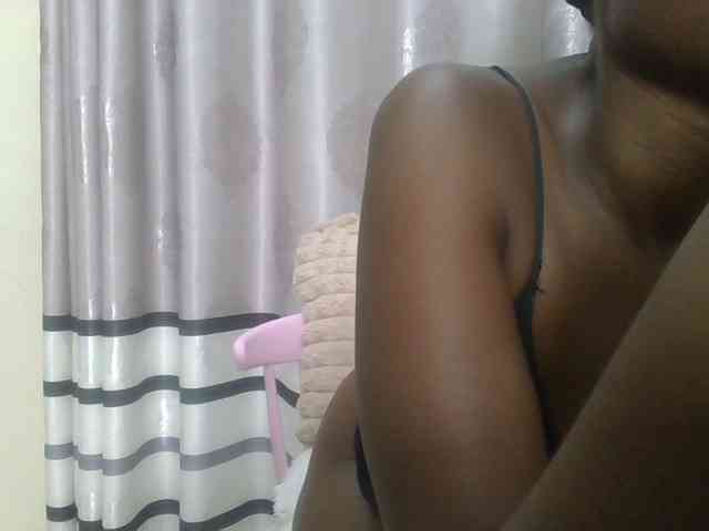 Finebubblyassie webcam