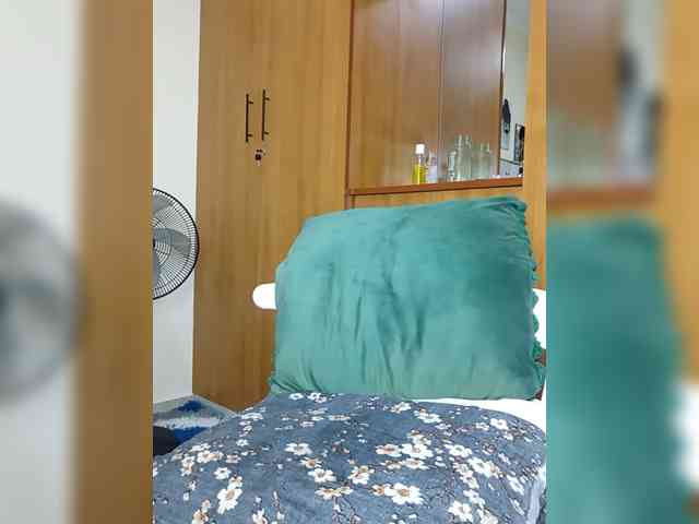 Finebubblyassie webcam