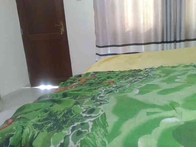 Finebubblyassie webcam