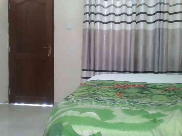 Finebubblyassie webcam