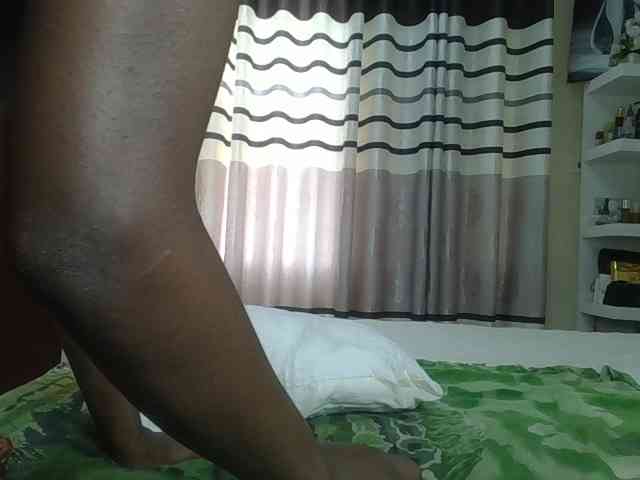 Finebubblyassie webcam