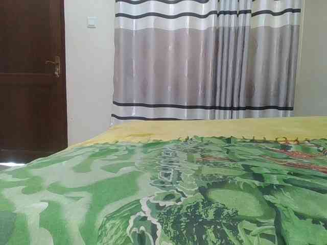 Finebubblyassie webcam