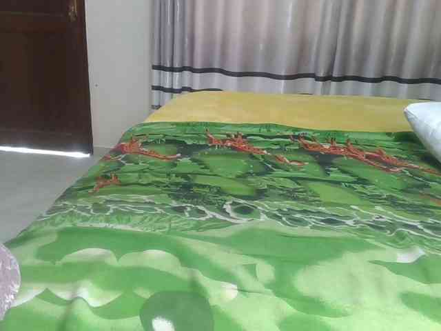 Finebubblyassie webcam