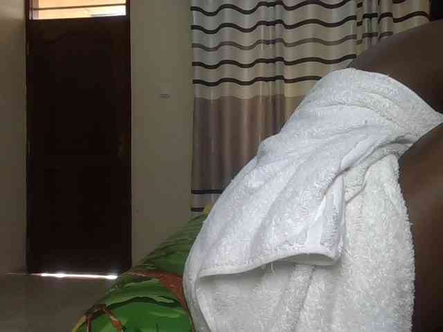 Finebubblyassie webcam