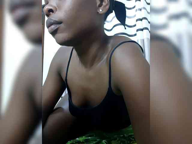 Finebubblyassie webcam