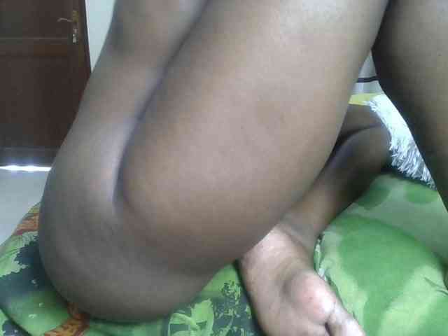 Finebubblyassie webcam