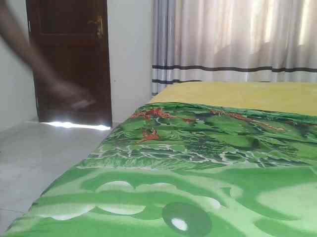 Finebubblyassie webcam