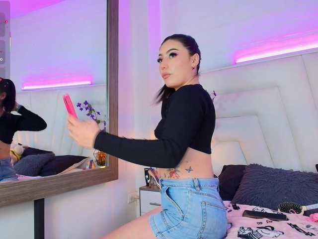 MiiaParis's BongaCams show and profile