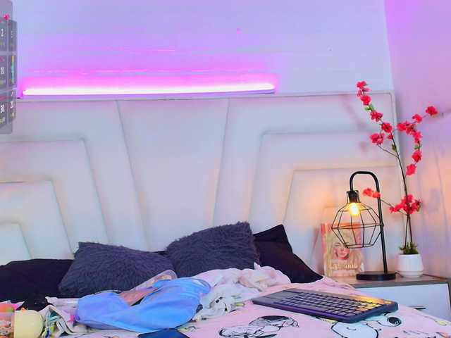 MiiaParis's BongaCams show and profile