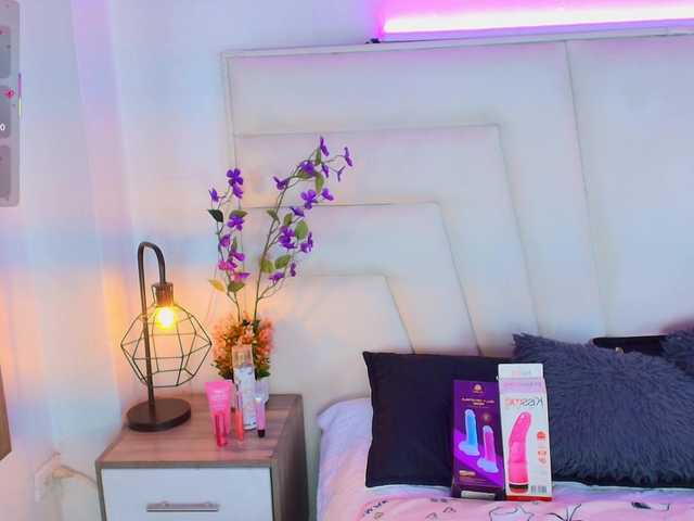 MiiaParis's BongaCams show and profile