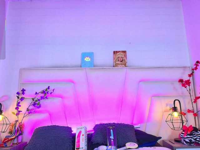 MiiaParis's BongaCams show and profile