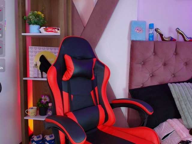 MiiaParis's BongaCams show and profile